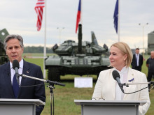 NATO v Praze: Chvála Česka za výdaje na obranu i za pomoc Ukrajině