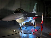 Na letecké základně v Arizoně přistála první slovenská stíhačka F-16, odpovídající infrastruktura pro tyto stroje na Slovensku ale chybí