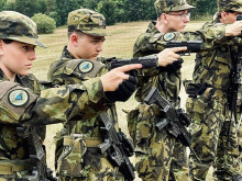 Dobrovolné vojenské cvičení pro studenty středních škol běží již týden