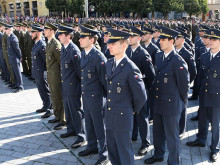 Armáda získala dalších 200 profesionálů, jsou mezi nimi vojenští piloti i specialisté na kyberbezpečnost