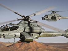Čeští vrtulníkáři by měli dostat stroje Venom a Viper, oznámili v Náměšti premiér Babiš s ministrem Metnarem