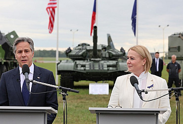 NATO v Praze: Chvála Česka za výdaje na obranu i za pomoc Ukrajině