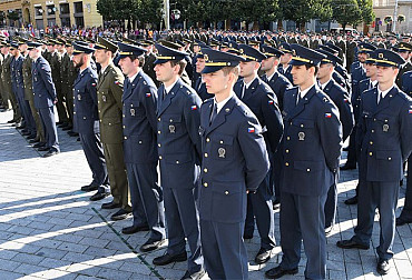 Armáda získala dalších 200 profesionálů, jsou mezi nimi vojenští piloti i specialisté na kyberbezpečnost