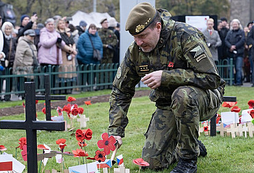 Nejen v Praze se dnes vzdával hold válečným veteránům