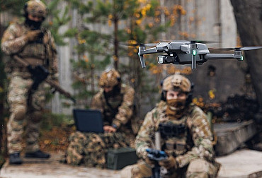 Potenciál českého dronového průmyslu: Armáda, univerzita a firmy hledají společnou cestu