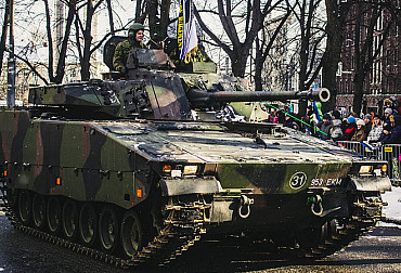 Rozdíly v obranné politice pobaltských států: Estonsko odkládá plány na CV90, jeho sousedé obrněnce pořizují nadále